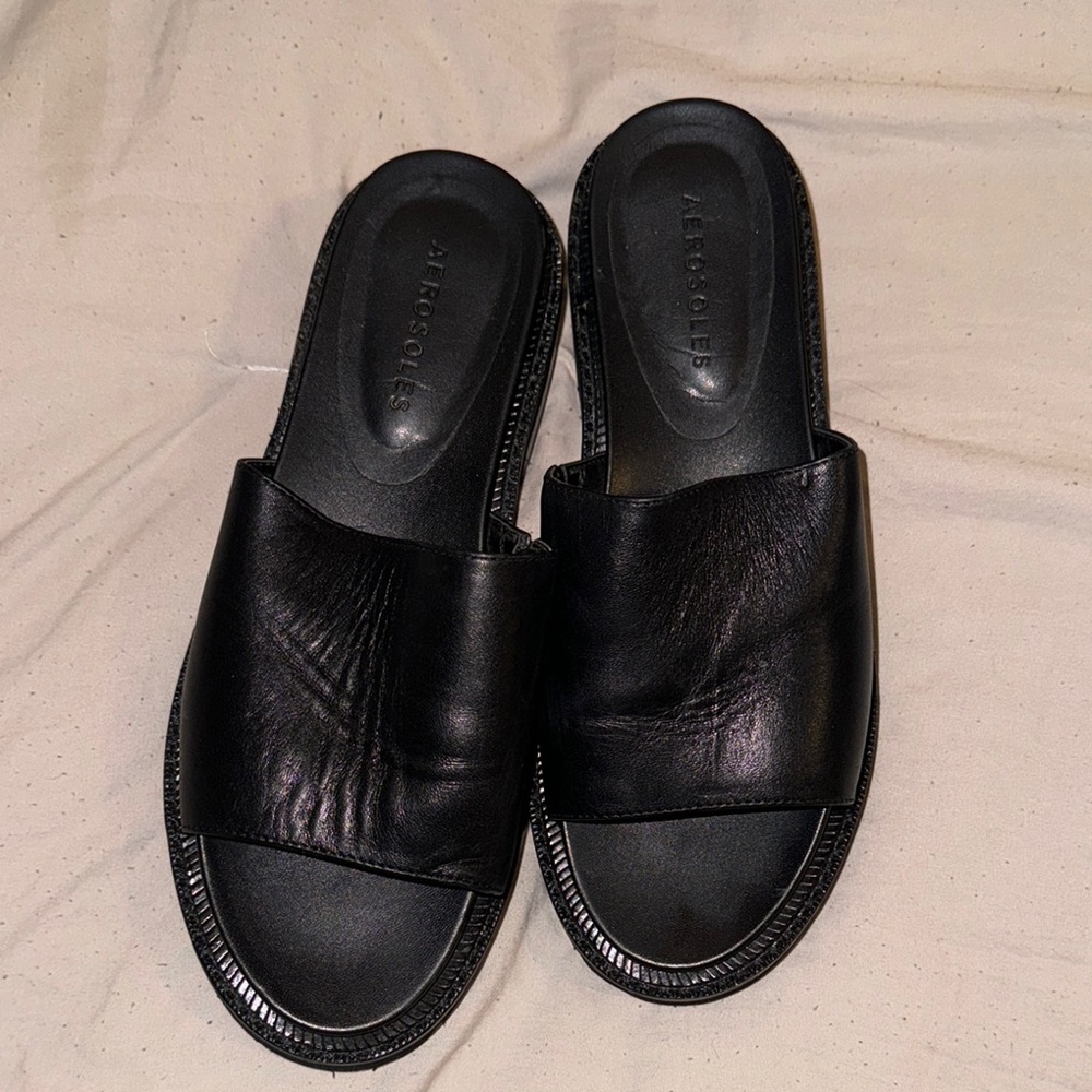 AEROSOLES Black Slide Sandals with Textured Design